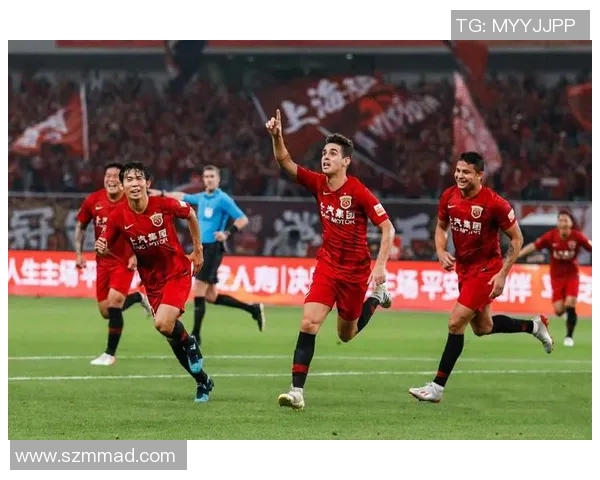 广州恒大与墨尔本胜利对决球迷热议比赛表现与战术分析